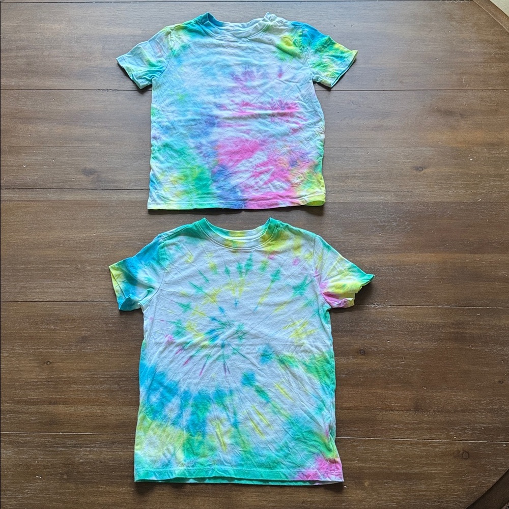 Two (2) Sz S (6-7) Cat & Jack tie dye short sleeve tees
